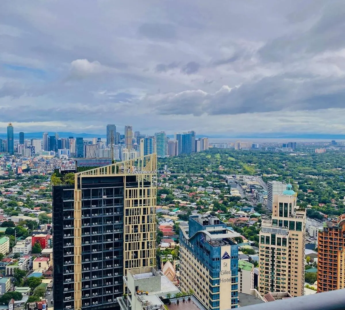 Gramercy Studio Unit- Rockwell View Manila